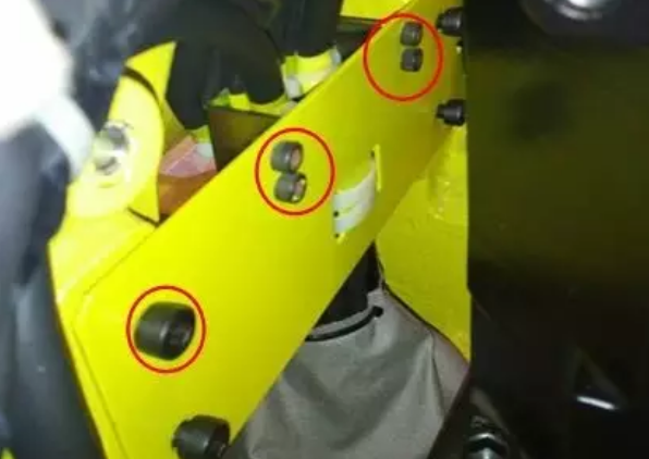 发那科R-2000i系列机器人本体电缆的拆卸步骤12
