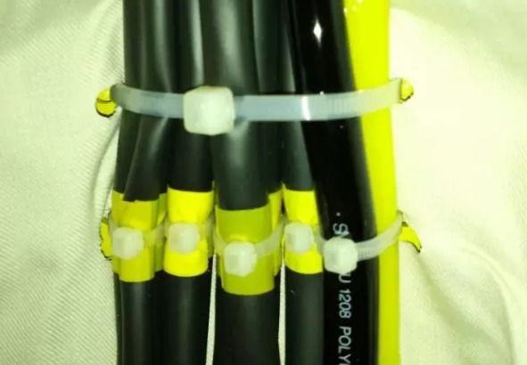 发那科R-2000i系列机器人本体电缆的安装步骤3